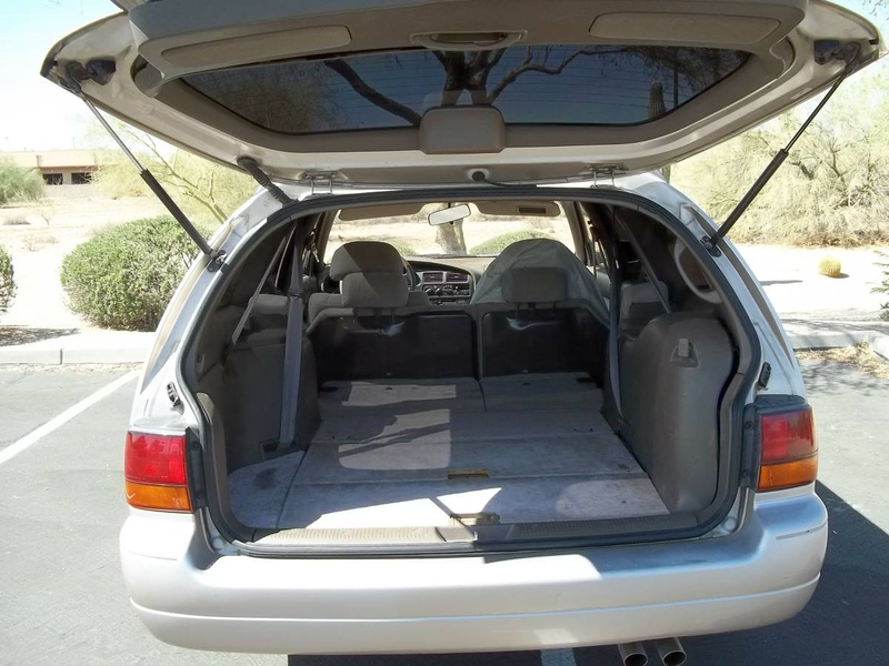 Illustration for article titled At $5,625, Is This 1995 Toyota Camry Wagon a 7-Seat Superstar?